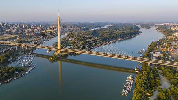 Ada Ciganlija i Most na Adi, letnji aero-pogled
