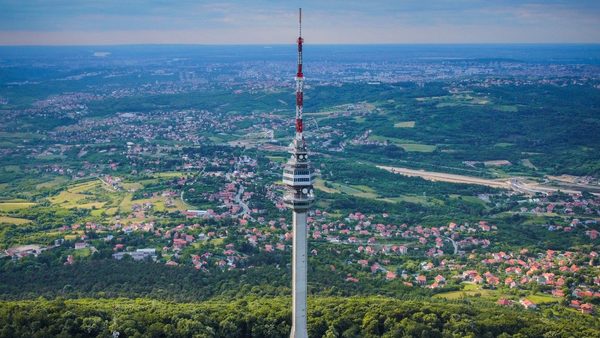 Avalski toranj, vertikalni kadar u zalazak sunca