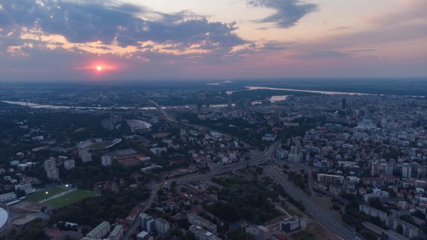 Dron-panorama Beograda, bulevari i mostovi