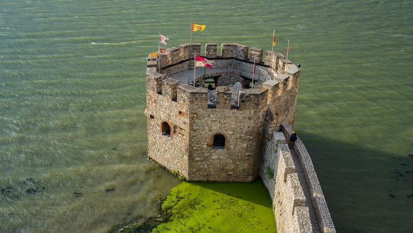 Srednjovekovne kule Golupca na ulazu u klisuru