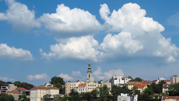 Kosančićev venac i Saborna crkva pod oblacima