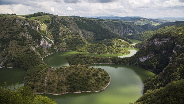 Uklješteni meandri reke Uvac sa vidikovca Molitva