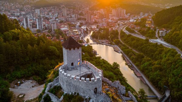 Užice i kanjon reke Đetinje iz vazduha