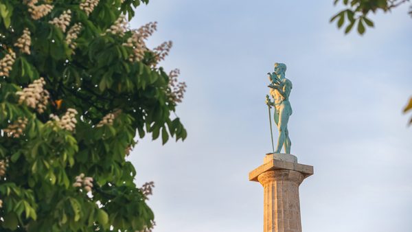 Prolećni dan na Kalemegdanu, Pobednik i Dunav
