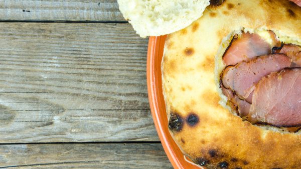 Domaća lepinja punjena pršutom i kajmakom