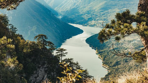Reka Lim i planinske klisure u dolini