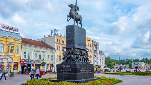 Spomen-park Bubanj i tri kamene pesnice u Nišu