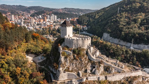 Stari grad Užice iznad reke Đetinje