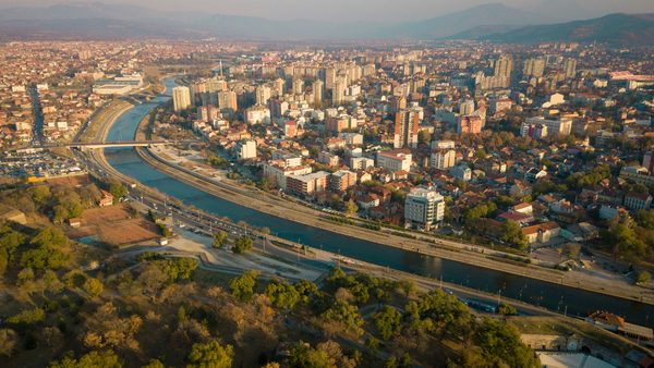 Trg kralja Milana i spomenik oslobodiocima Niša