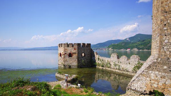 Tvrđava Golubac i plavi Dunav