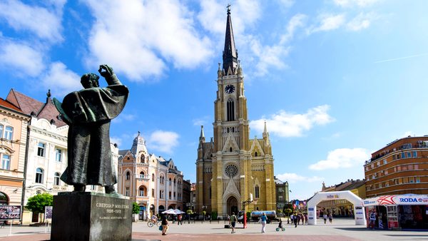Varadinski most i obrisi Petrovaradina