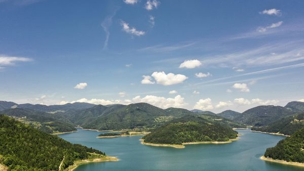 Zaovinsko jezero i tirkizne vode Tare