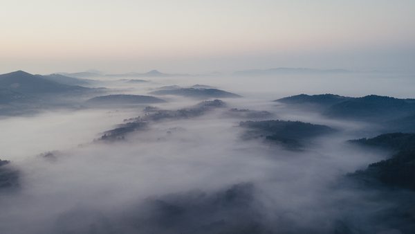Jutarnja izmaglica nad zlatiborskim brdima