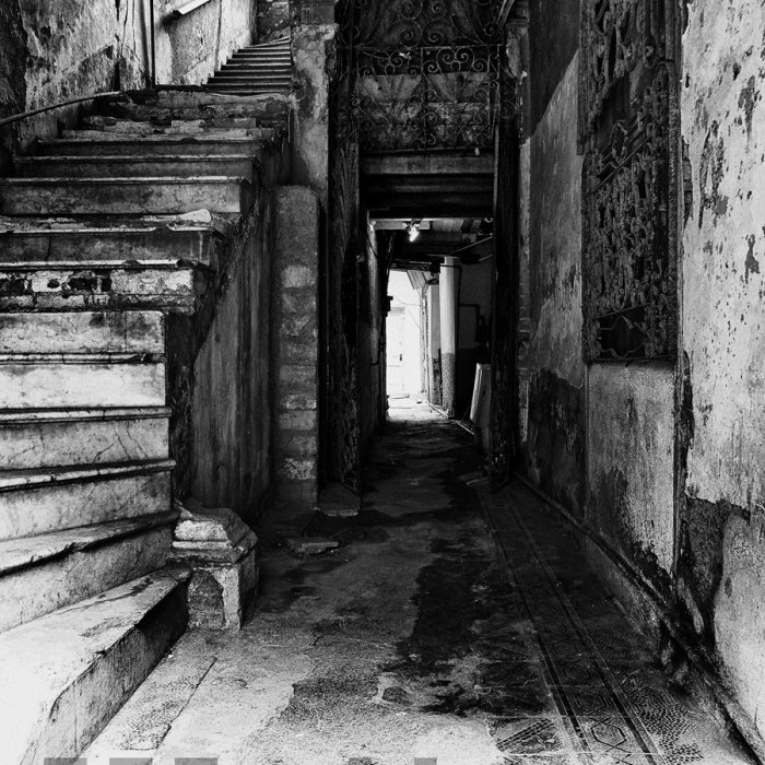 © Nenad Nikolic, Havana Hallway
