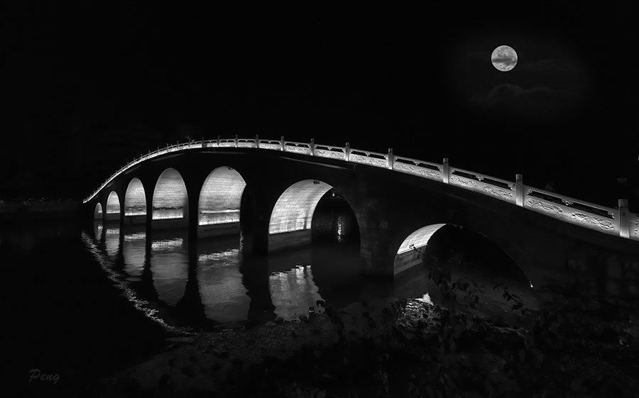 © Jiongxin Peng, Serven-Holes-Bridge-Under-the-Moon