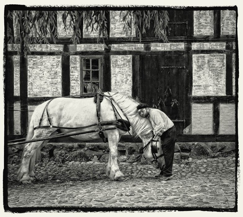 Slobodna_monohrom_Nils-Erik_Jerlemar_Sweden_Man_and_Horse